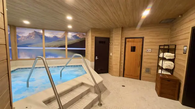 Soak in the shared hot tub, sweat it out in the sauna next door, and let your legs finally unclench after a day on the slopes.