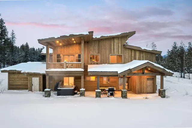 Watch the sky turn pink over the peaks while the hot tub steams just steps from your door golden hour here hits different after a day at 6,000 feet.