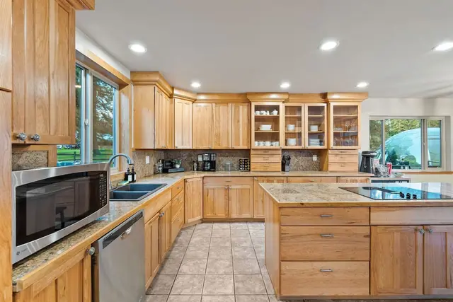 Move easily around the U-shaped kitchen's gas cooktop island, geodome glowing through the window as you cook.
