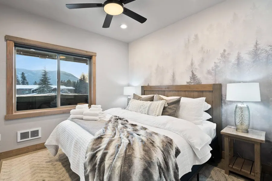 Main floor guest room at Glacier Getaway: 1 King bed