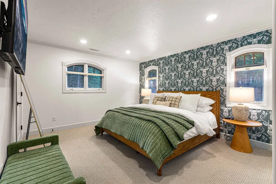 Bedroom three at Soaring Eagle Lodge: 1 King bed