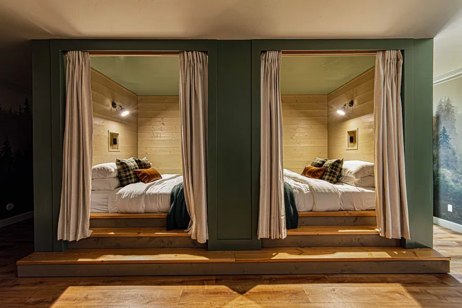 Bedroom eight at Soaring Eagle Lodge: 2 King beds