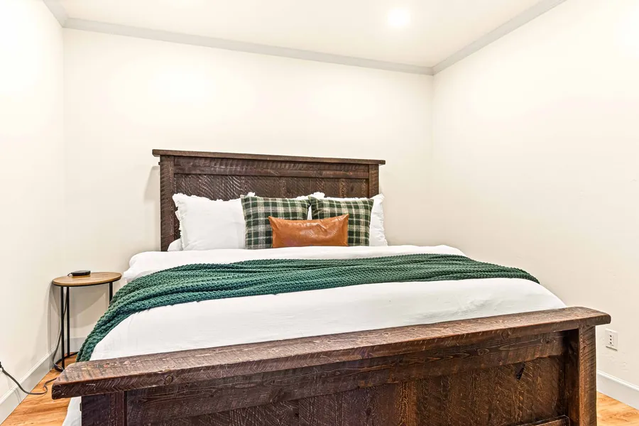 Bedroom nine at Soaring Eagle Lodge: 1 King bed